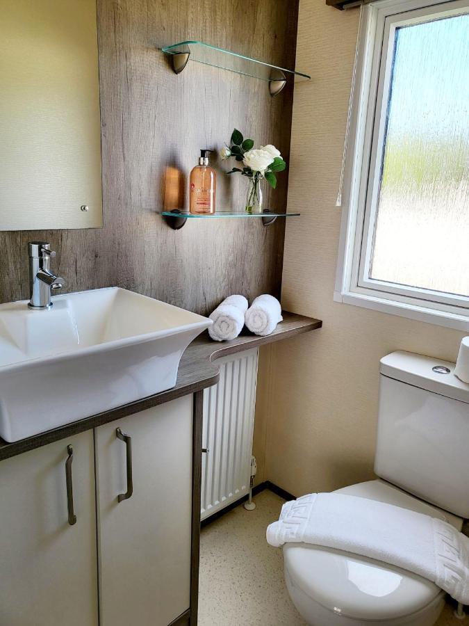 Luxury Woodland Retreat Holiday Home - Shorefield Country Park Downton  Exterior foto